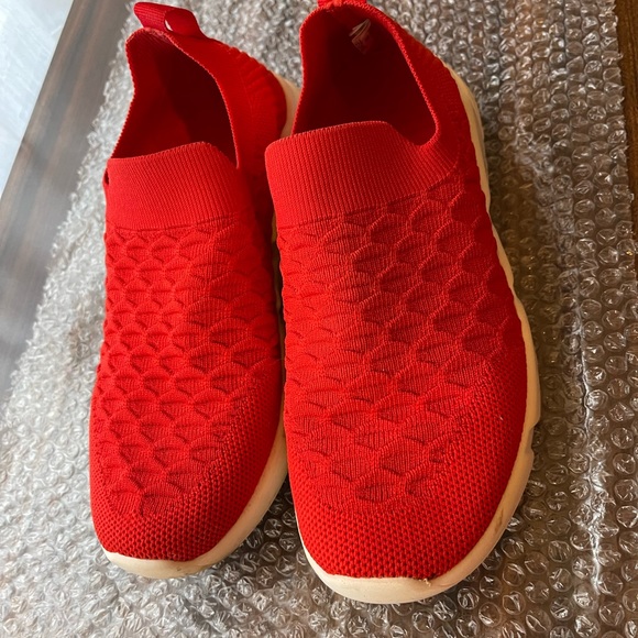 Red knit shoes - Picture 3 of 10